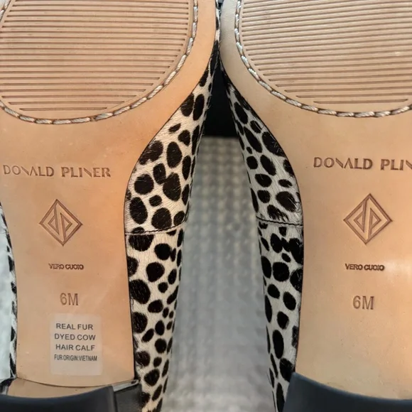 Donald Pliner Cow Hide pumps - Picture 6 of 6